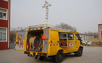 矿山抢险救援运兵车