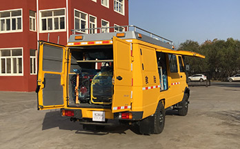 矿山抢险救援运兵车
