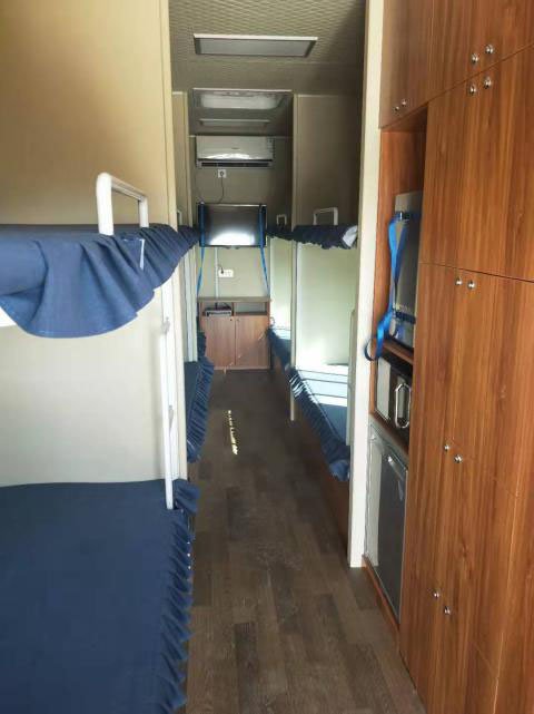 东风四驱宿营车8-12人