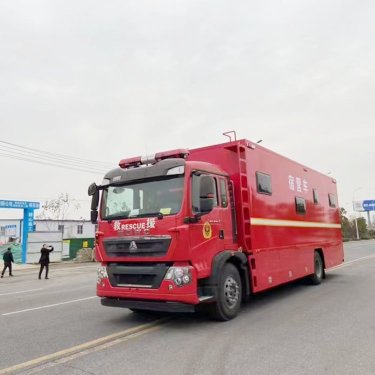 重汽豪沃宿营车12-48人带淋浴