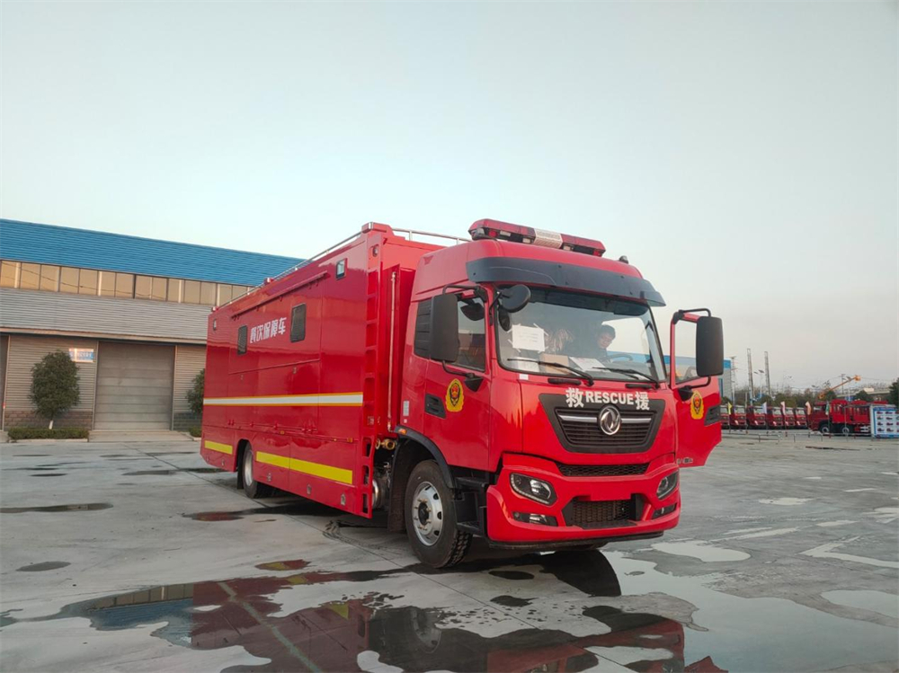 东风天锦流动式炊事车