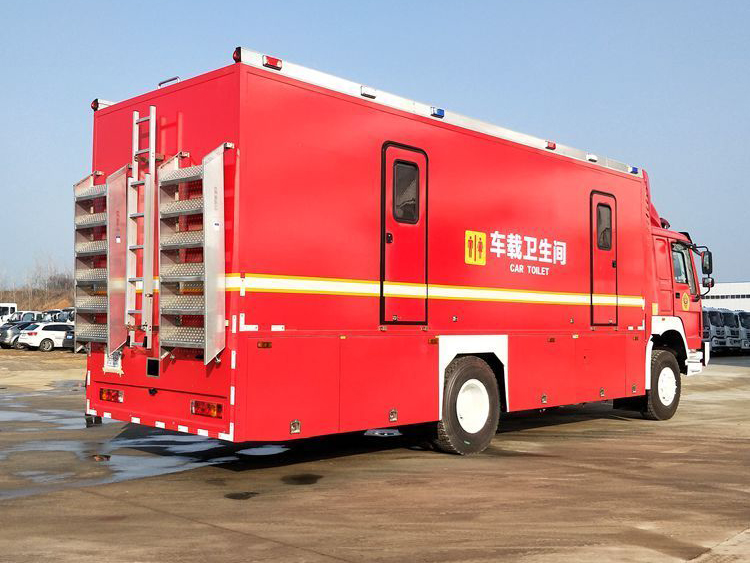 重汽豪沃移动厕所车6-10人