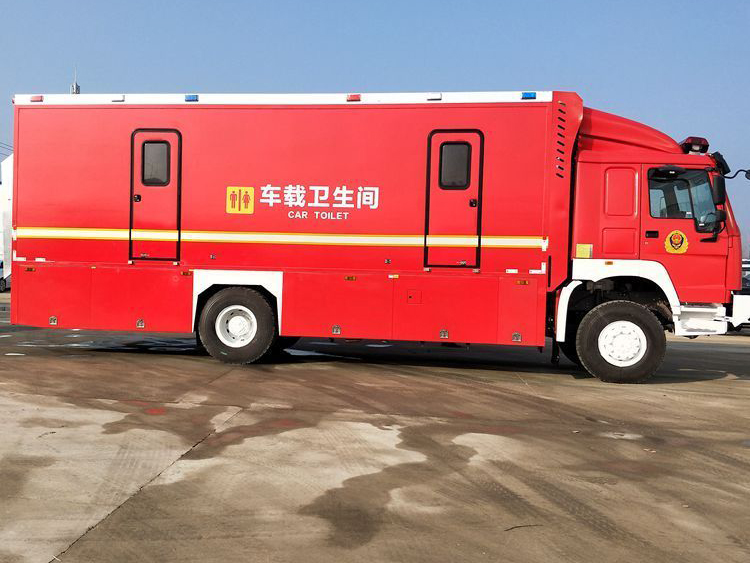 重汽豪沃移动厕所车6-10人