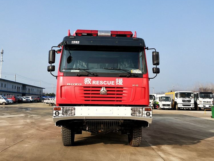 重汽豪沃移动厕所车6-10人