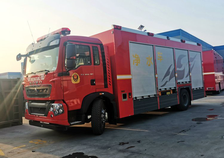 重汽豪沃净水车