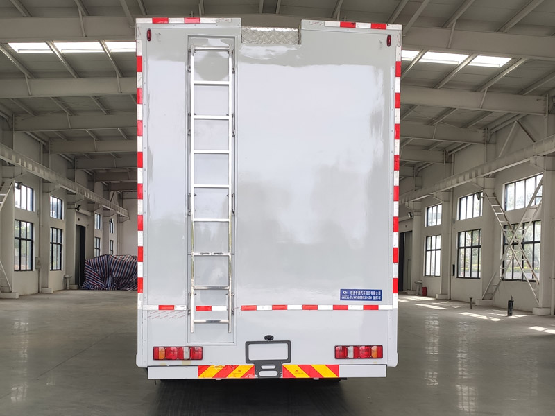 重汽汕德卡后双桥指挥车