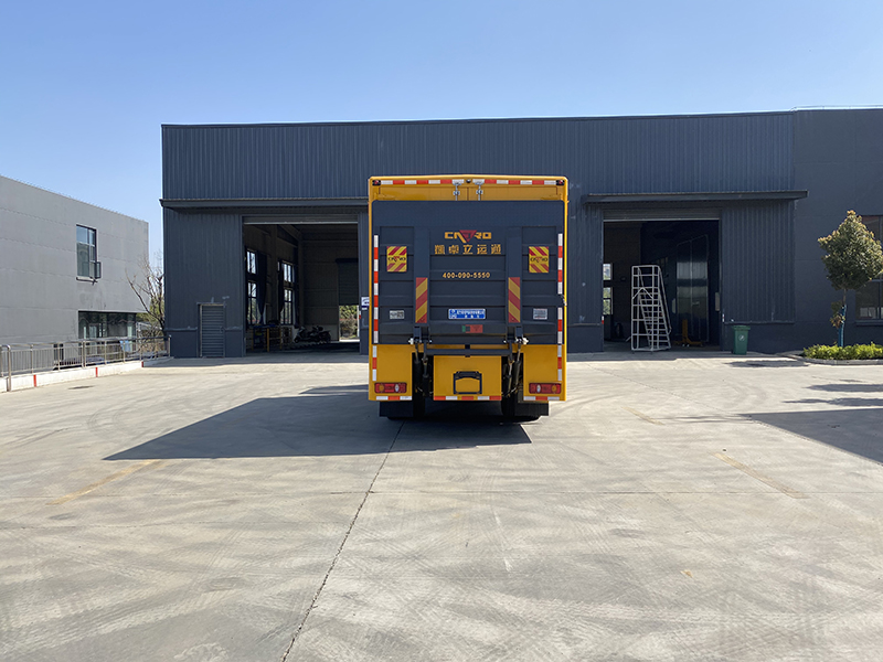 东风天锦装备车