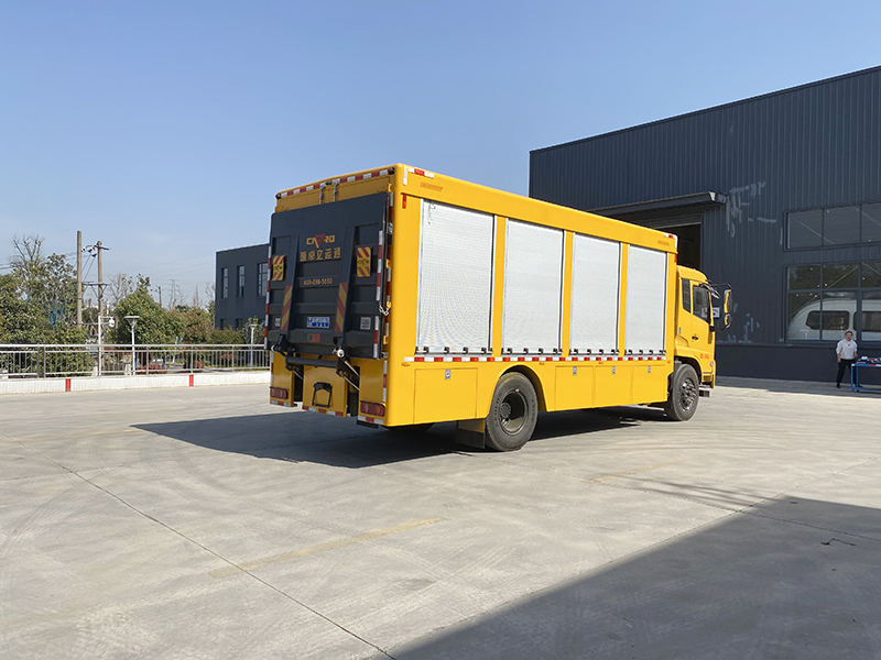 东风天锦装备车