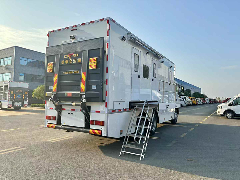 汕德卡大型方舱医疗车