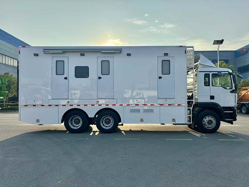 汕德卡大型方舱医疗车