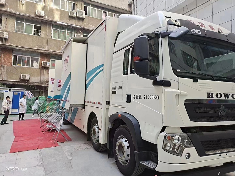 重汽汕德卡移动CT体检车